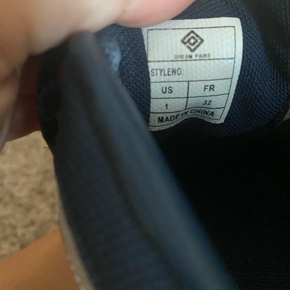 Boys size 1 Dream Pairs Soccer Cleats - Picture 7 of 7